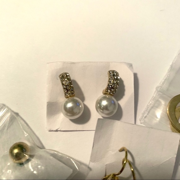 Vintage Earring Bundle of 5 Gold & Pearl Dangles & Hoops - Picture 4 of 6